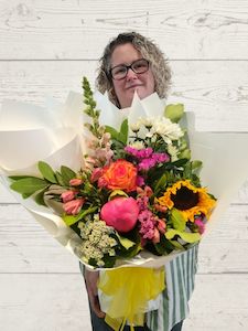 Florist: Rainbow palette bouquet.