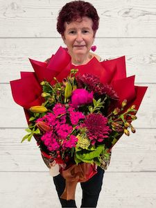 Florist: Red palette bouquet