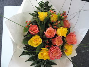 Mixed 12 Coloured Roses