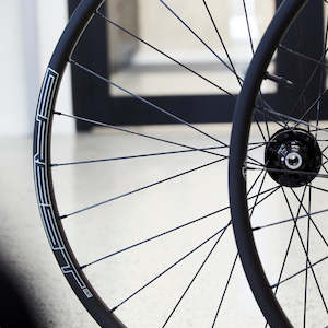 STAN'S NOTUBES - CREST MK4 WHEELSET - DT350 - HAND BUILT