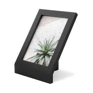 Umbra Podium Picture Frame