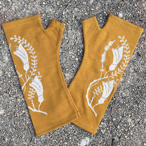 Gift: Fingerless gloves - Kowhai