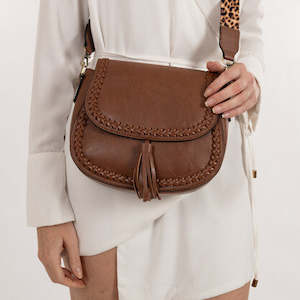 Clothing: Sassy Duck Kelsey x body bag tan