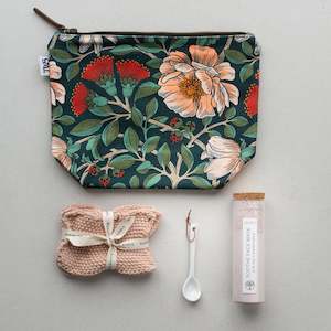 Christmas Bundle | Cosmetic Bag, Facemask, Make-Up Removers + Ceramic Spoon