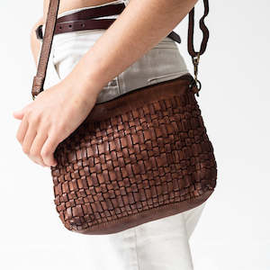 Juju & Co. | Woven Pouch Bag | Cognac