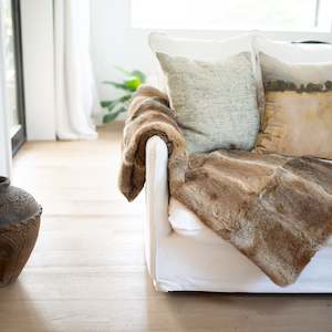 Blankets And Throws: Arctic Rabbit Fur Throw | Full Skin Natural