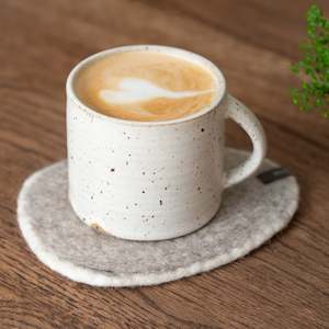 Cups Mugs Teapots: Muskhane Wool Felt Pebble Mat | Light Stone + Natural | Small