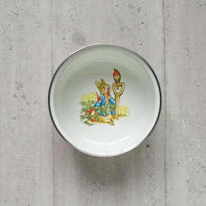 Food Prep Utensils: Enamel Bowl With Lid | Peter Rabbit