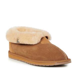 Shoe: EMU Womens Albany Sheepskin Slipper - Chestnut