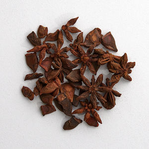 STAR ANISE : Illicium verum