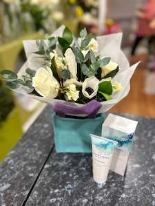 Aqua Lily / Posy + Gift