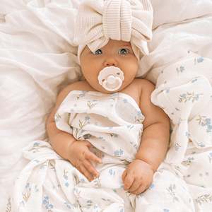 Soft furnishing wholesaling: Forget-Me-Not Organic Muslin Wrap Swaddle - SECONDS