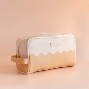 Soft furnishing wholesaling: Caramel Ripple Wash Bag - SECONDS