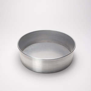 Cake tin made in Dunedin, New Zealand, two sizes