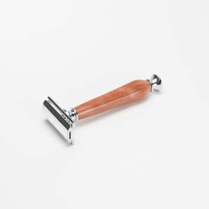 Razor with pōhutukawa handle made in Wellington, New Zealand