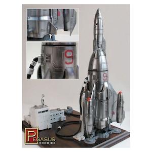 Hobby equipment and supply: Pegasus 1/350 Mercury 9 Rocket kit