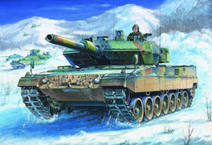 Hobby equipment and supply: HobbyBoss 1/35 German Leopard 2 A5/A6 tank Plastic Model Kit