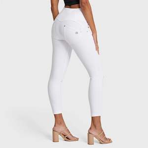 WR.UP® SNUG Distressed Jeans - High Waisted - 7/8 Length - White