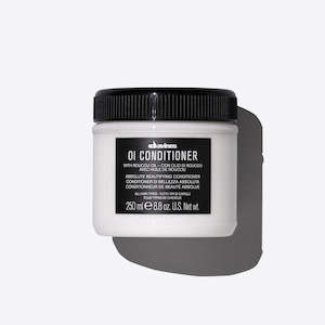 Hairdressing: DAVINES OI Conditioner