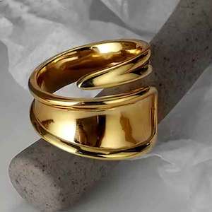 Gold Adjustable Modern Ring "Lucia"