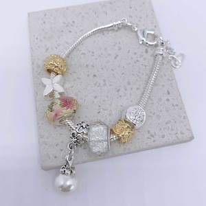 Silver Charm Bracelet with 7 FREE charms "Mere" (White Pearl)