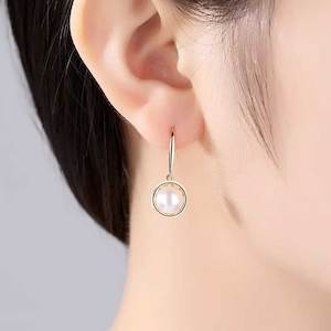 18K Gold Dangle Pearl Earrings "Giselle" (White)