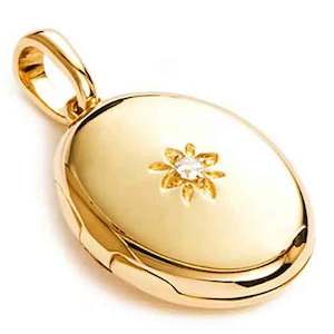 Gold Locket on gold chain "Helena"