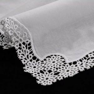 Lace wedding handkerchief in 100% cotton "Maisie"