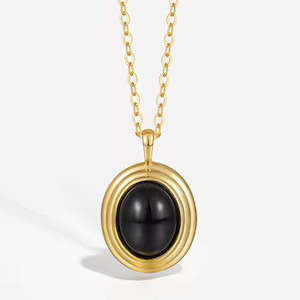 Gold Black Onyx Pendant Necklace "Jupelle"