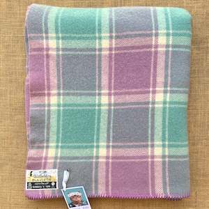 Super Fuzzy Fresh Retro Fav! SINGLE New Zealand Wool Blanket