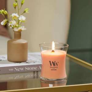 Medium WoodWick Scented Soy Candle - Yuzu Blooms