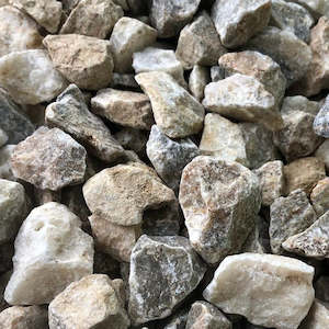 Decorative Stones: Riwaka Gold Chip Large