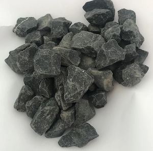 Decorative Stones: Blackhead Chip Large (30-40mm)