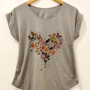 Clothing: T Shirt Floral Heart