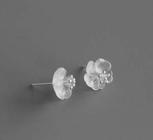 Sterling Silver Earrings - Rock Crystal Manuka Flower