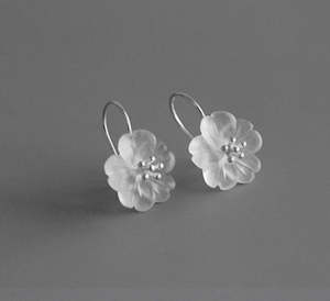 Gift: Sterling Silver Earrings - Crystal Manuka Flower Hook