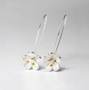 Sterling Silver Hanging Manuka Earrings - Gold Stamen