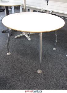 PR5478 - White Round Table