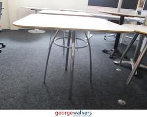 Second hand furniture: PR5477 - White  Square Table