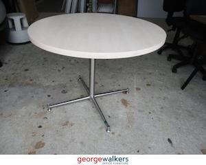 PR5064 - Maple Meeting Table