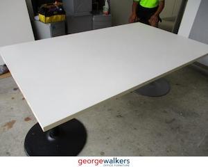 SM7 - White Meeting Table