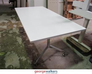 PR5548 - White  Flip Table