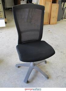 PR4404 - Black Formway Life Chair