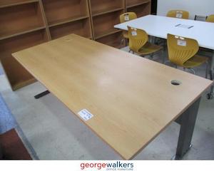 Second hand furniture: PR5598 - Maple  Executive Desk