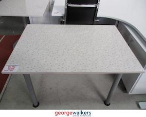 Second hand furniture: PR5326 - Multi-Speckled Folding Table