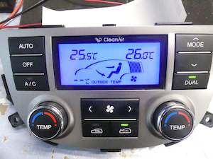 Repair Radios Climate Control Clock: HYNDAI SANTA FE Climate control  Main LCD flickers