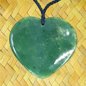 NZ Greenstone / Pounamu Heart Necklace (Bright Green) – Giftware & Engravers