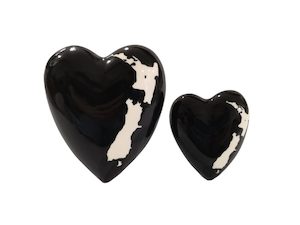 Ceramic Black & White Heart with NZ Map – Giftware & Engravers