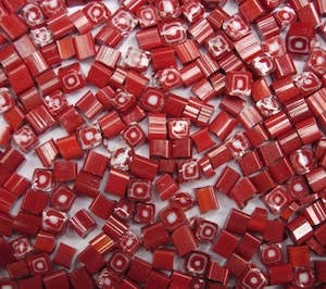 Department store: Red & White Squares O (4/5mm)