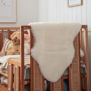 Store-based retail: Auskin Baby Shortwool Sheepskin Rug - Oatmeal